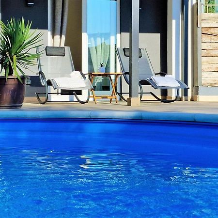 Holiday House Boost With Heated Pool Klis Exterior foto