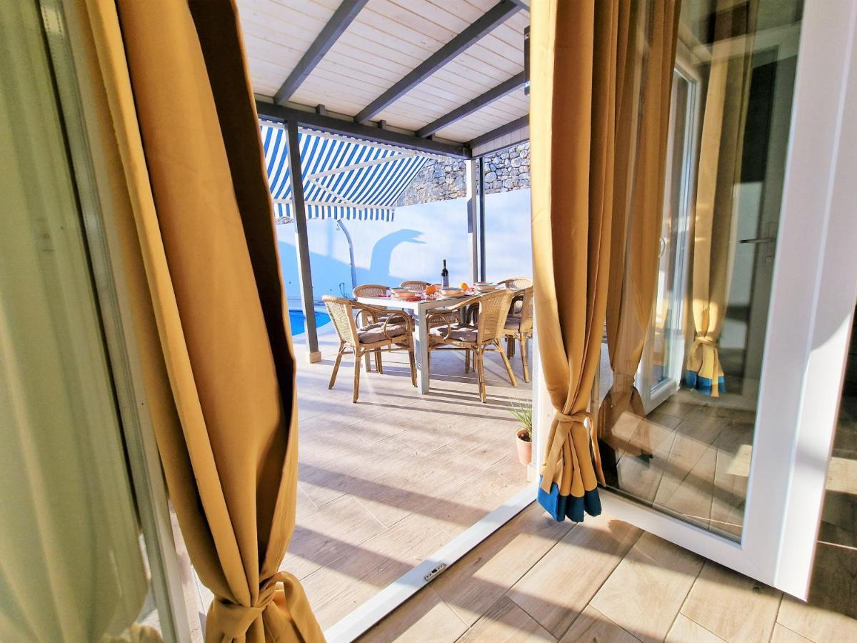 Holiday House Boost With Heated Pool Klis Exterior foto